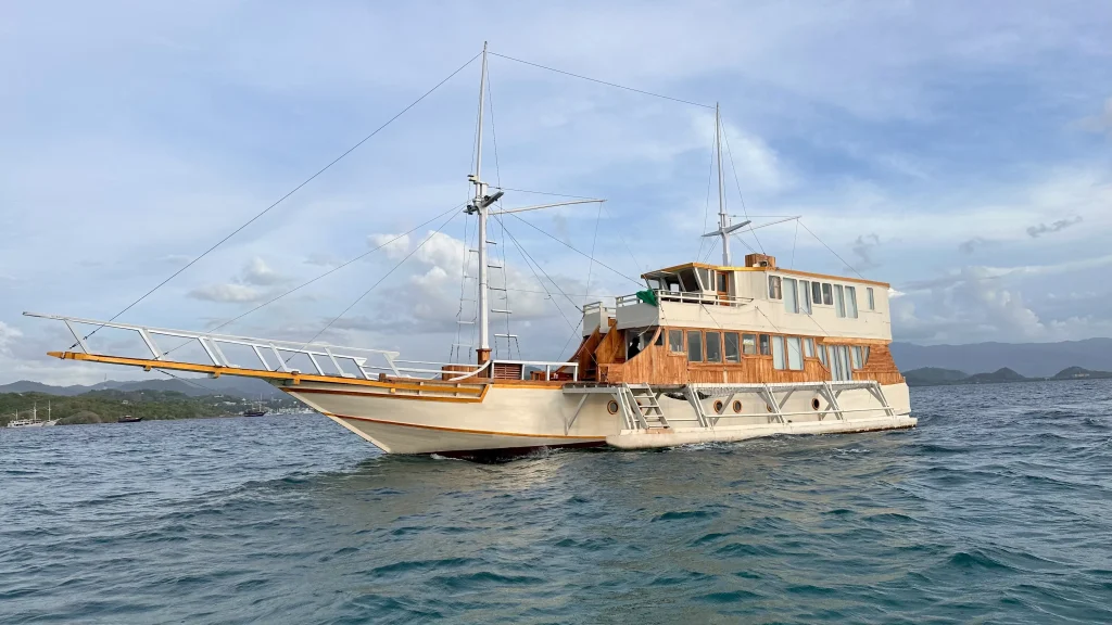 Mega Trusmi boat