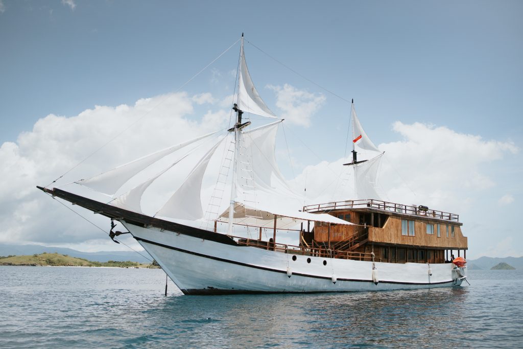 Zada Nara boat