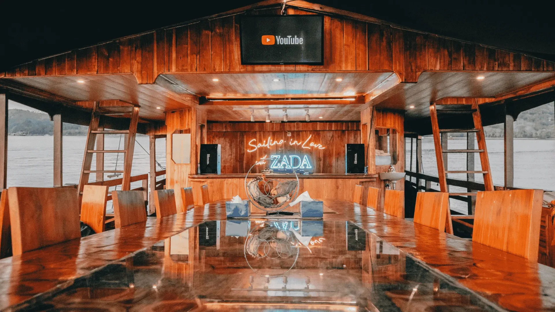 ulla-dining area