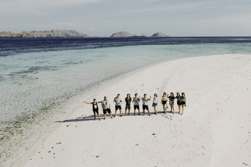 things to do in taka makassar labuan bajo